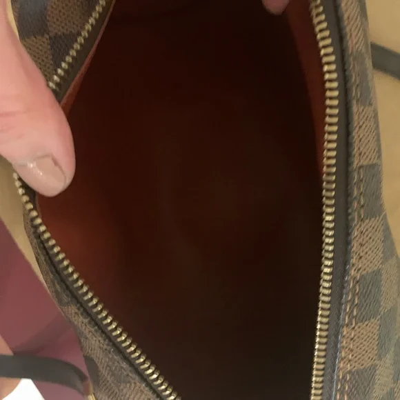 Authentic Louis Vuitton Papillon 26 in Damier - Picture 15 of 15